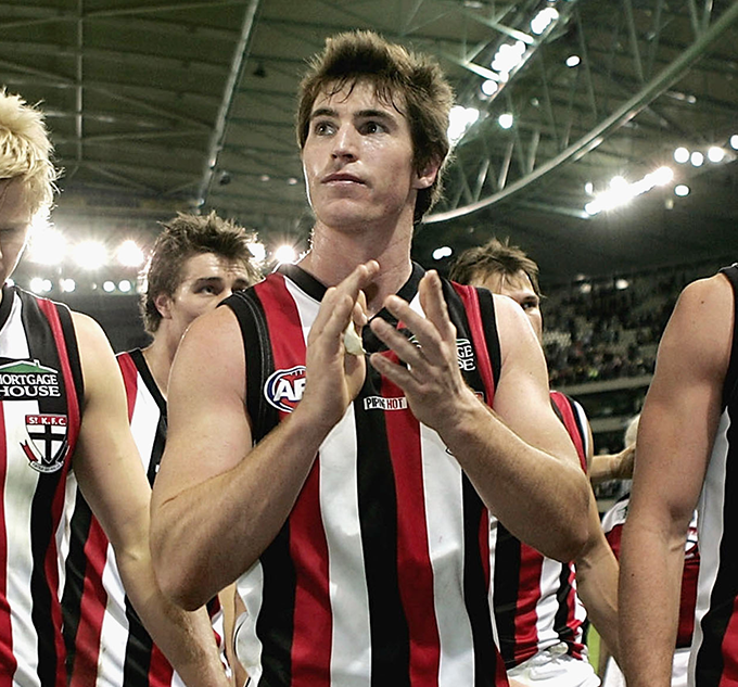 Lenny Hayes Walking Off the Field